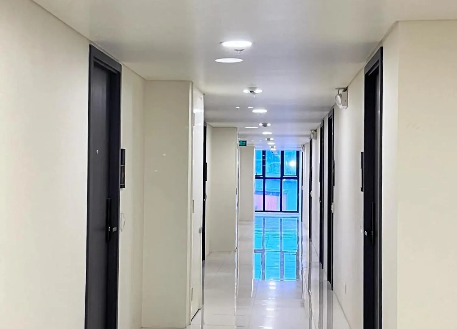 Minimalist Studio Suite Near Ayala Mall Davao Philippines