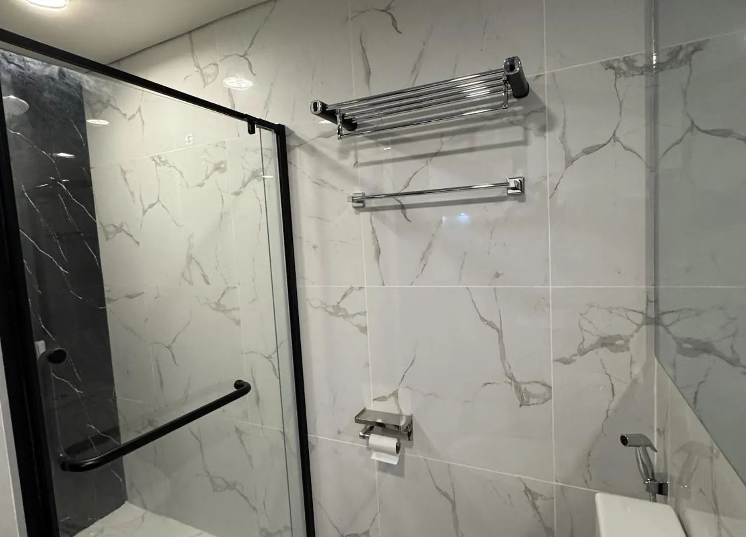 Minimalist Studio Suite Near Ayala Mall Davao